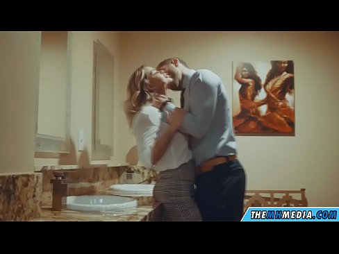 ❤️ Når en barmfagre blondine forfører dig på et offentligt toilet ☑ Porno fb at da.dewporn.ru ️